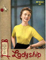 great little short sleeved jumper with very interesting pattern panel and rib band